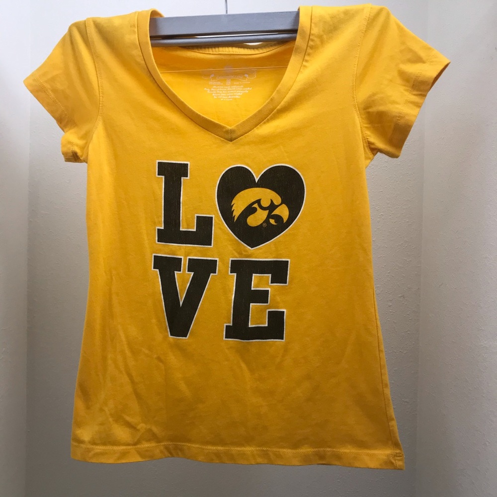 🌞 Iowa Hawkeyes T-shirt